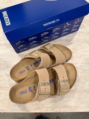 BIRKENSTOCK Arizona Soft Footbed - Nubuck Leather
